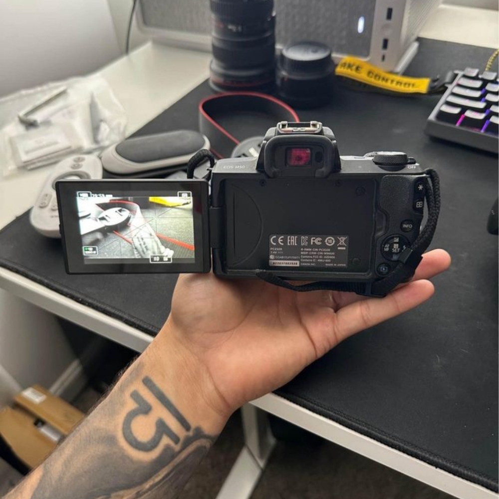 Canon EOS M50